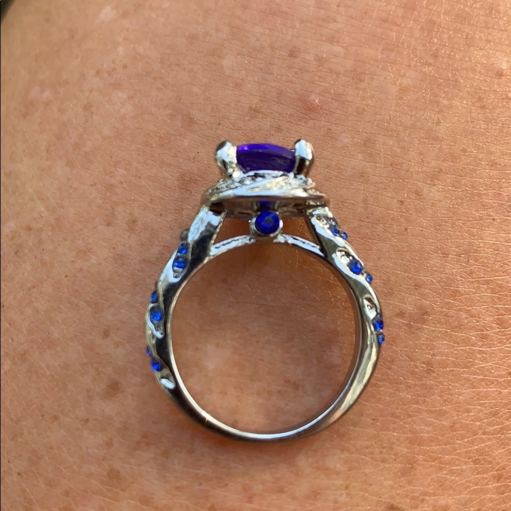 Silver-tone Blue Stone Costume Ring 👠 - Picture 10 of 10